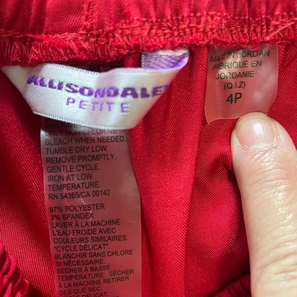 Allison Daley Vibrant Red Crop Pants~ Size 4P~‎ Casual and comfy